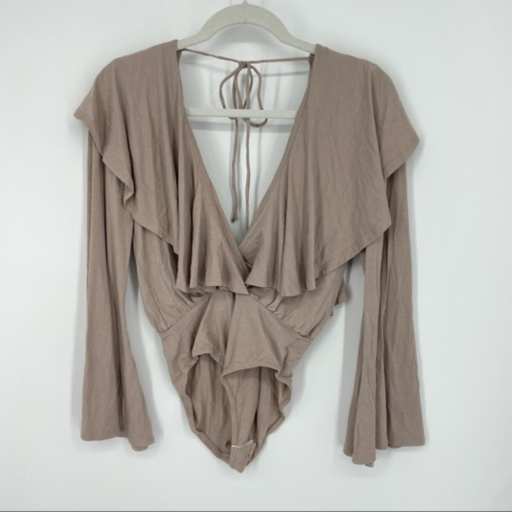 NWT DELACY LA Sophie Bodysuit Deep V-Neck Top ruffle bell sleeve taupe Sz S‎